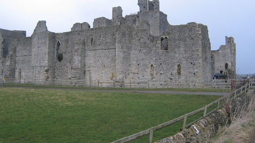 Middleham Castle This photograph shows a view of Middleham Castle from the public footpath that runs from the village due south to the River Cover. The picture was taken looking in a northerly direction towards Middleham.