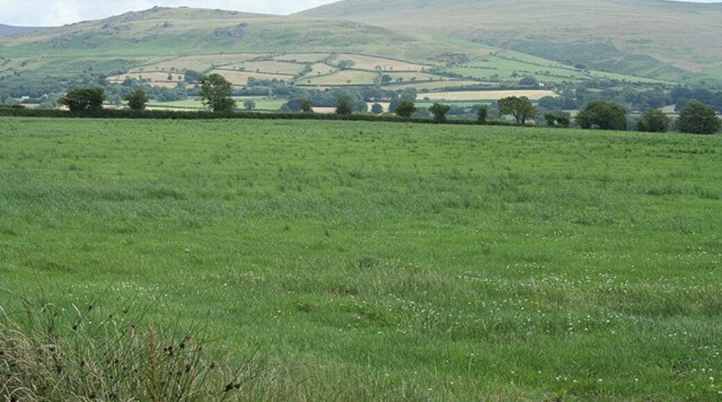 Sourton: towards Dartmoor .. ..With Sourton Tors the outcrops to the left. Looking east-south-east