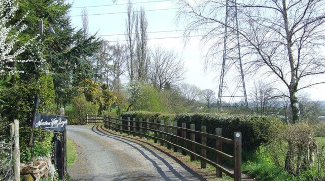 Driveway and Public Bridleway, Nurton, Staffordshire On the left - the driveway to the posh house, on the right, the exceedingly narrow bridleway - no passing places for horses!!