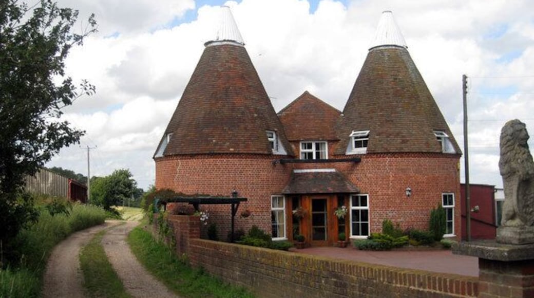 Sharvels Oast House, Peasmarsh, East Sussex Twin round kiln oast house.
