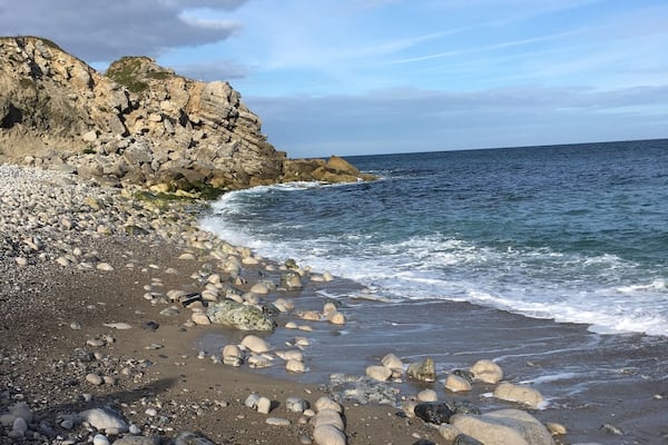 Beautiful quiet beach
Very big pebbles, rocks so probably don't attempt to go barefoot.