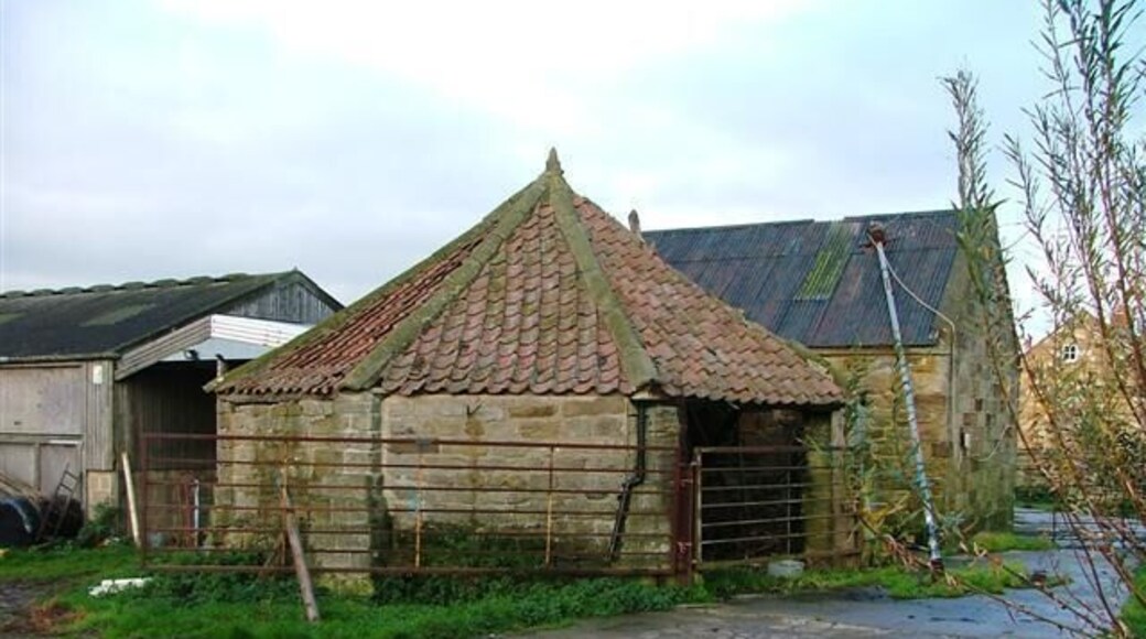 Wheel House, Home Farm, Roxby. From the early days of farm mechanisation, the building housed a wheel driven around by a horse or two to provide power for threshing or grinding.