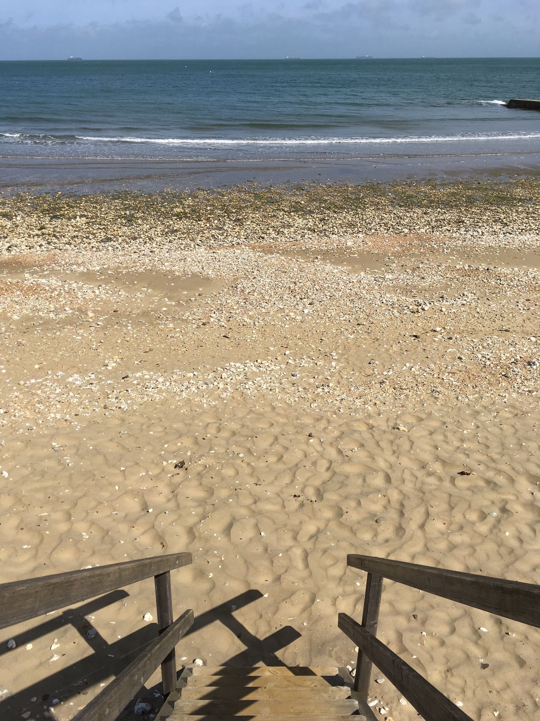 The Isle of Wight is popular with young families during the UK school summer holidays. Come between late June and early July and enjoy the sunshine and almost empty beaches. #BeachTips