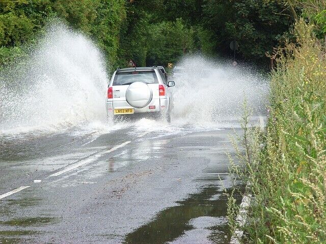 The B478, Sonning Eye. Some minor flooding was affecting the road at various points as it crosses the floodplain between Sonning and Playhatch. Most traffic went through at a more sedate pace 509749.