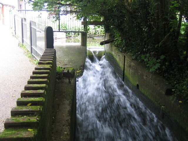 River Lee in Wheathampstead This is the mill bypass channel showing the head of water in the main river above the low sluice gate. The main river is flowing from right to left towards the mill.