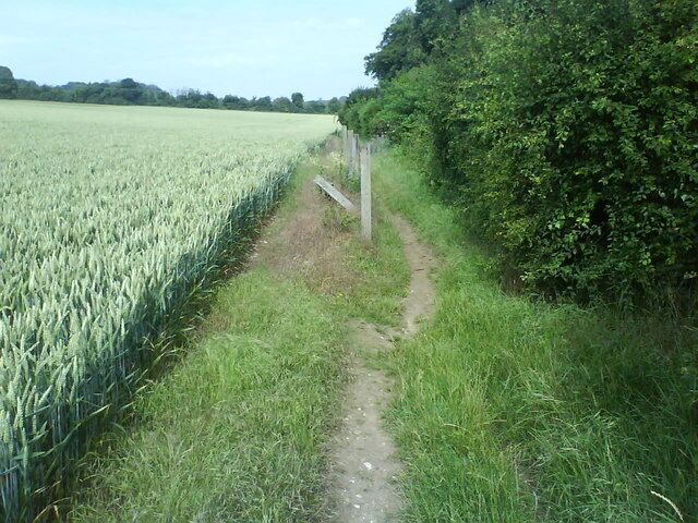 Lea Valley Walk — near Harpenden in Hertfordshire. Looking westwards along the Upper Lea Valley part of the public footpath, which carries on through Harpenden towards Luton (from Thames in London).
