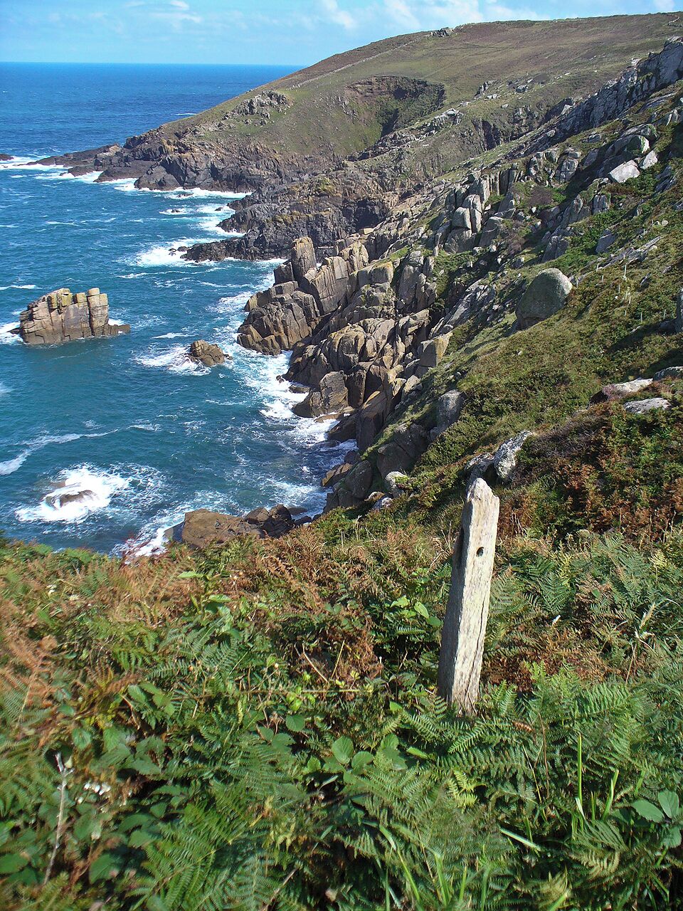 Waymark above Wicca Pool looking towards Mussel Point