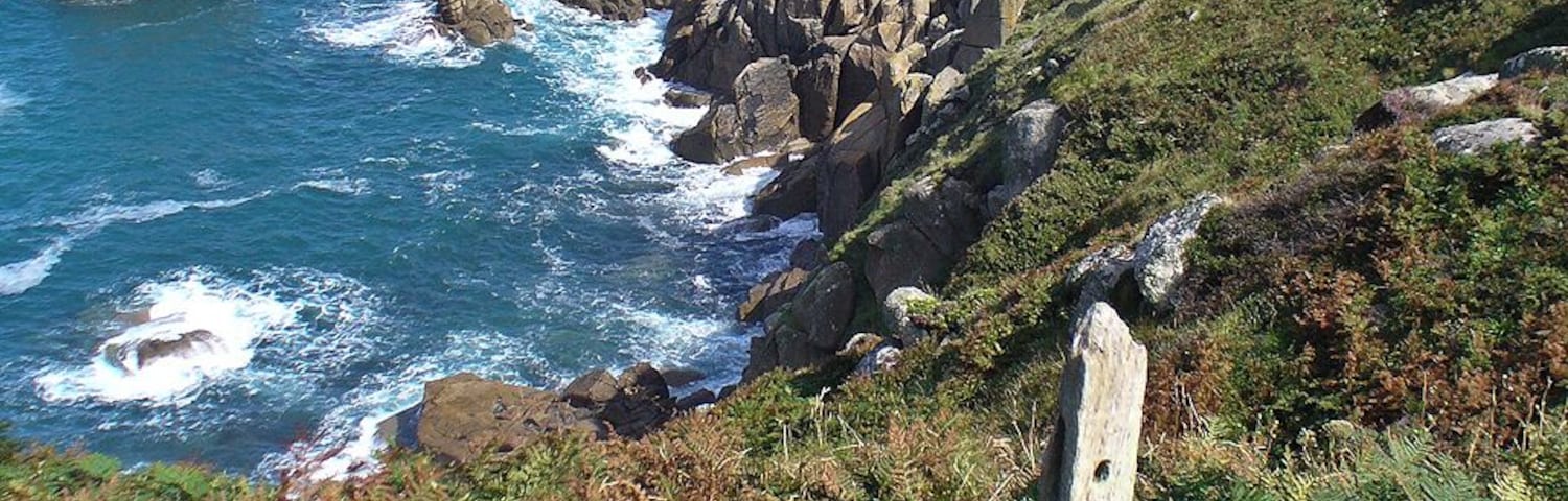 Waymark above Wicca Pool looking towards Mussel Point