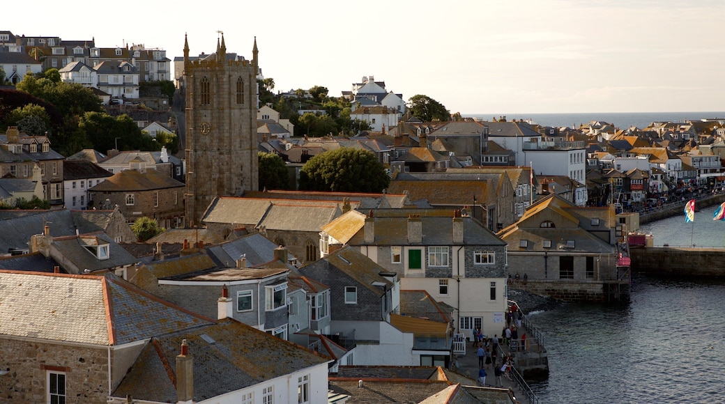 St Ives que incluye vistas generales de la costa, una ciudad costera y una casa