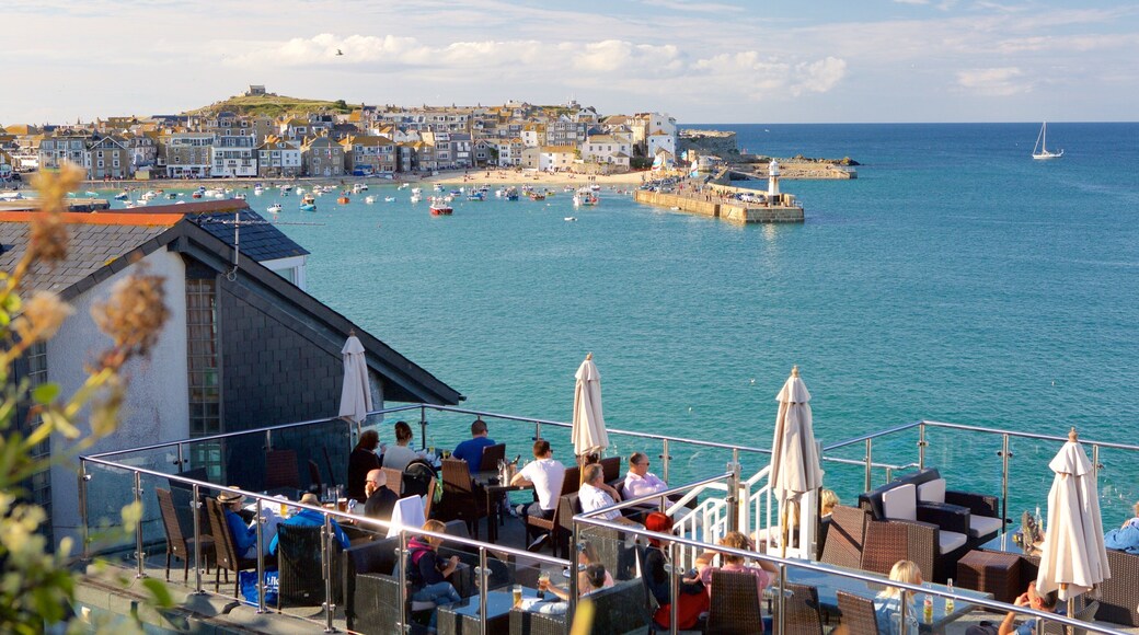 St Ives which includes boating, a coastal town and general coastal views