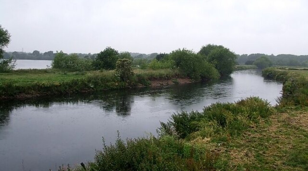 River Tame & part of Water Park The old gravel workings besides the River Tame in Kingsbury have long been full of water and are nowadays a water park. One of the lakes can just be glimpsed beyond the course of the river. See also 856099 for another view of the river.