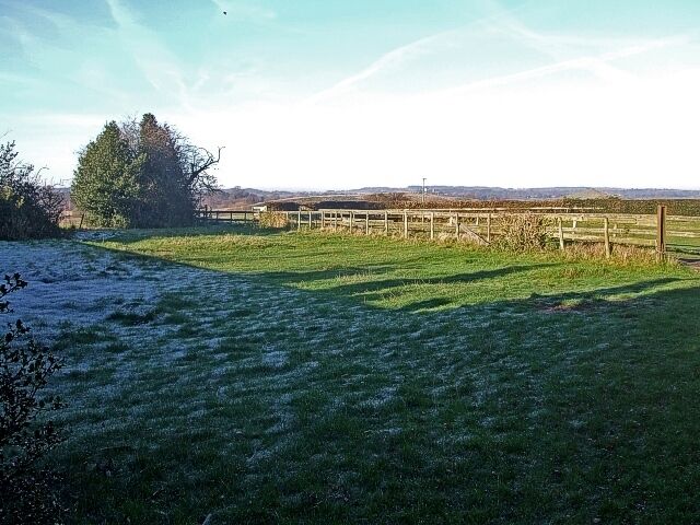 Footpath across field; Cliff The footpath from the end of Cliff Hall Lane first shares its route with a made-up private road serving the properties near Cliff Farm. It then goes along a short stretch between Red House & Cliff Farm until it reaches a stile. Crossing the stile you enter this field where the footpath crosses diagonally to 1082372
