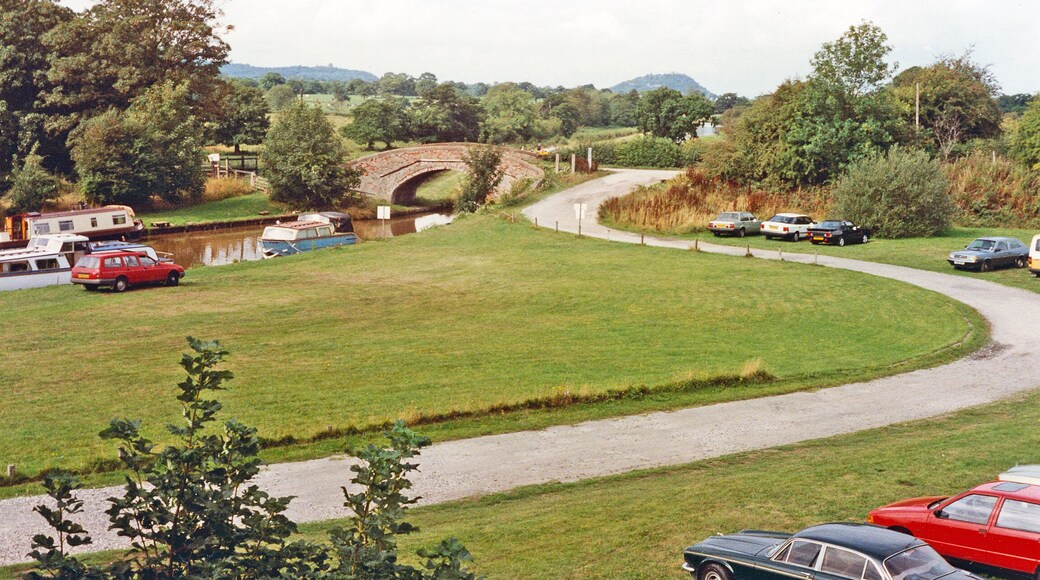 Calveley: Shropshire Union Canal from Nantwich Road, 1990. View westward, from the A51 bridge over the railway, to Calveley Lock.
