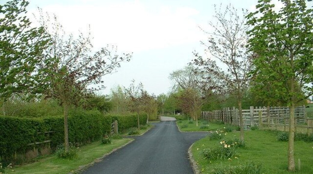 Driveway near Bunbury Heath. I think this leads to a private house.