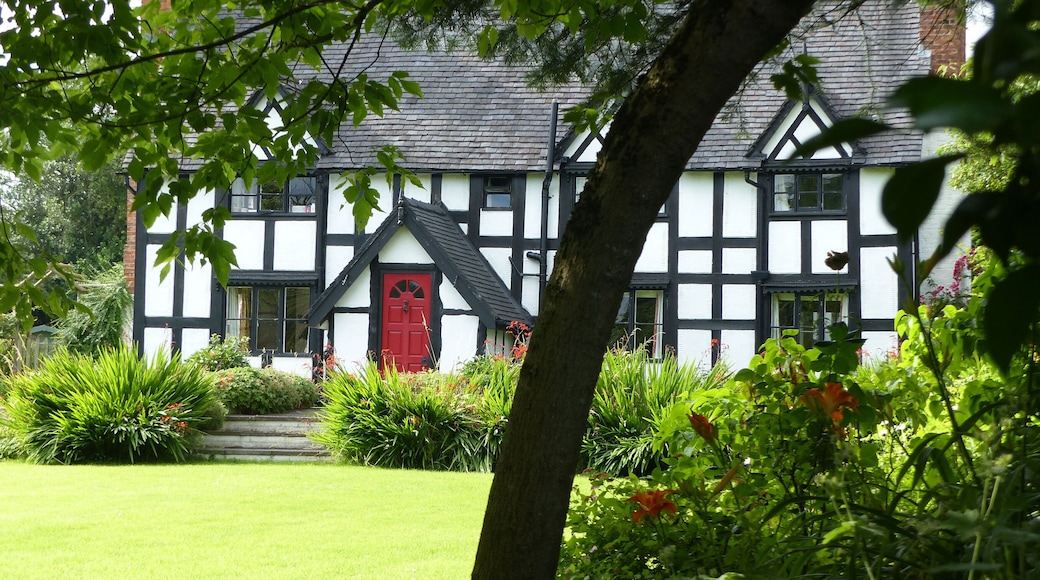 Grade II listed cottage near Bunbury, Cheshire, built in the early 17th century. This is a photo of listed building number 1330106.