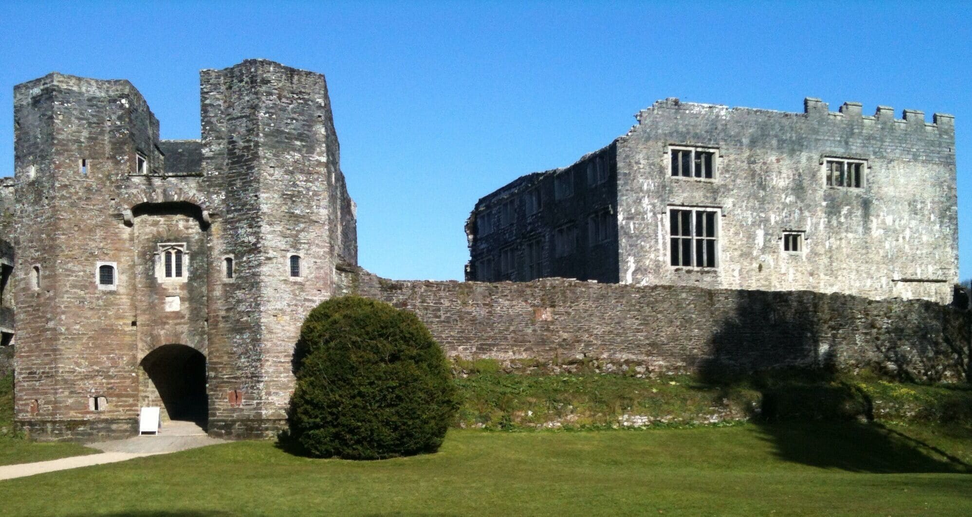 Berry Pomeroy Castle. The twin-towered gatehouse and curtain wall built between 1450 and 1496 by the Pomeroy family. Ralf de Pomeroy came from La Pommeraye, Falaise, Normandy with William the Conqueror and was given 57 manors in Devon. The Elizabethan Great Hall on right was added 1560-80.