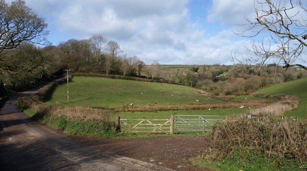 Lane near Halwell Here a permissive path leaves the lane from Halwell to Moreleigh down this valley of a tributary of Boreston Brook.