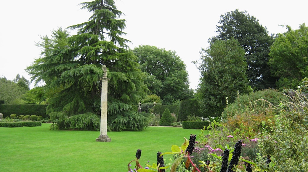 Holt Court, Gardens.