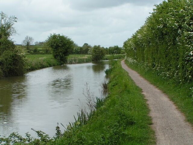 Kennet and Avon canal and cycle path near Semington