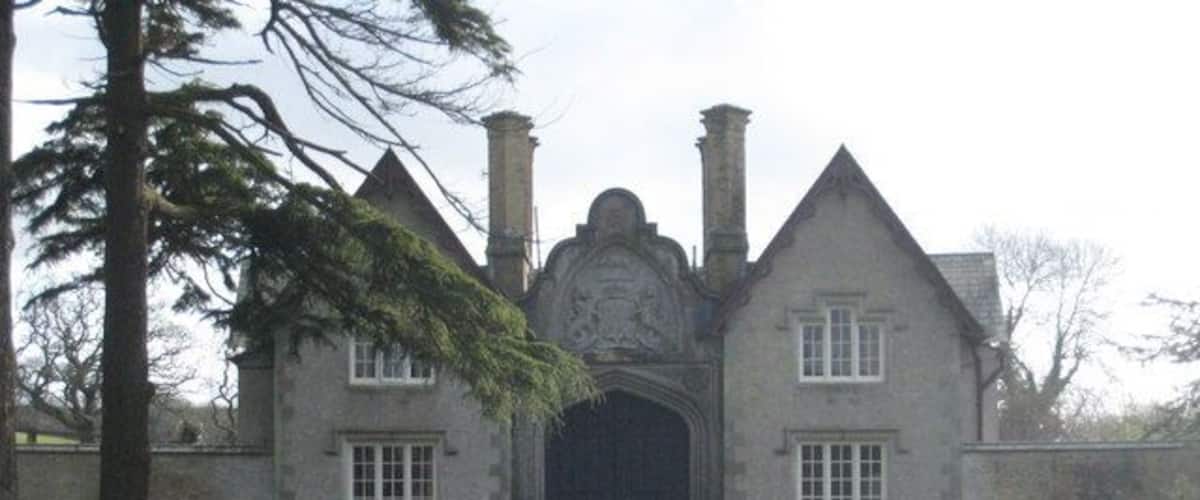 Tregothnan Lodge The gatehouse to the Tregothnan Estate, home of Lord Falmouth. The lodge, walls and bollards are all Grade II listed - more details here: http://www.imagesofengland.org.uk/Details/Default.aspx?id=62871&mode=adv