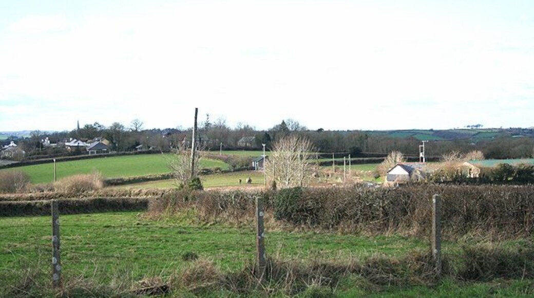 Kings Nympton: by Beara Cross Looking west towards Kings Nympton village. A beacon stands by the crossroads here