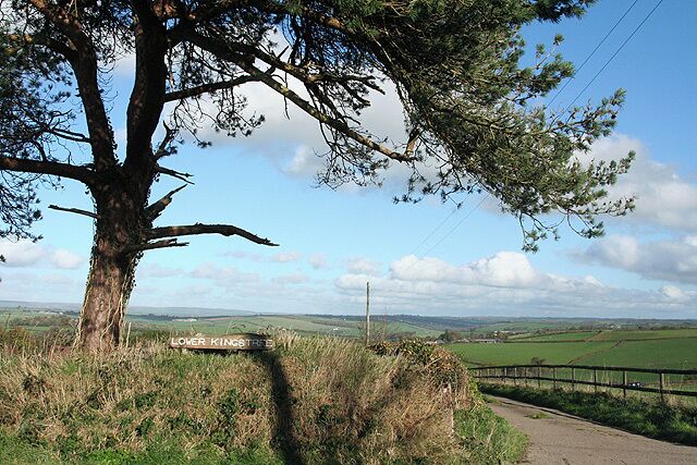 Romansleigh: by the entrance to Lower Kingstree On the lane between Highridge and Garland Cross, looking east-north-east