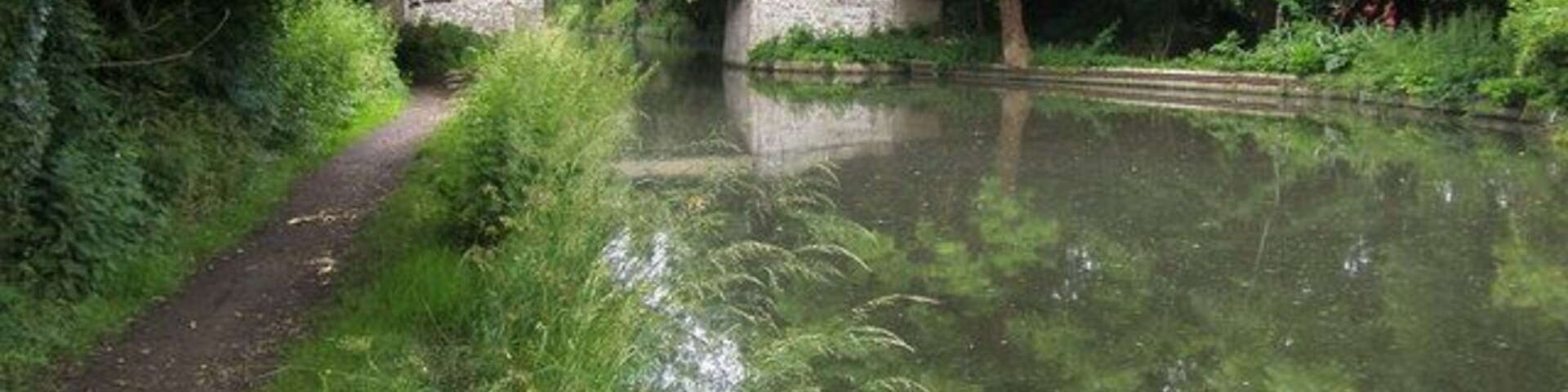 The Grand Union Canal The Grand Union Canal heading under a blocked over bridge