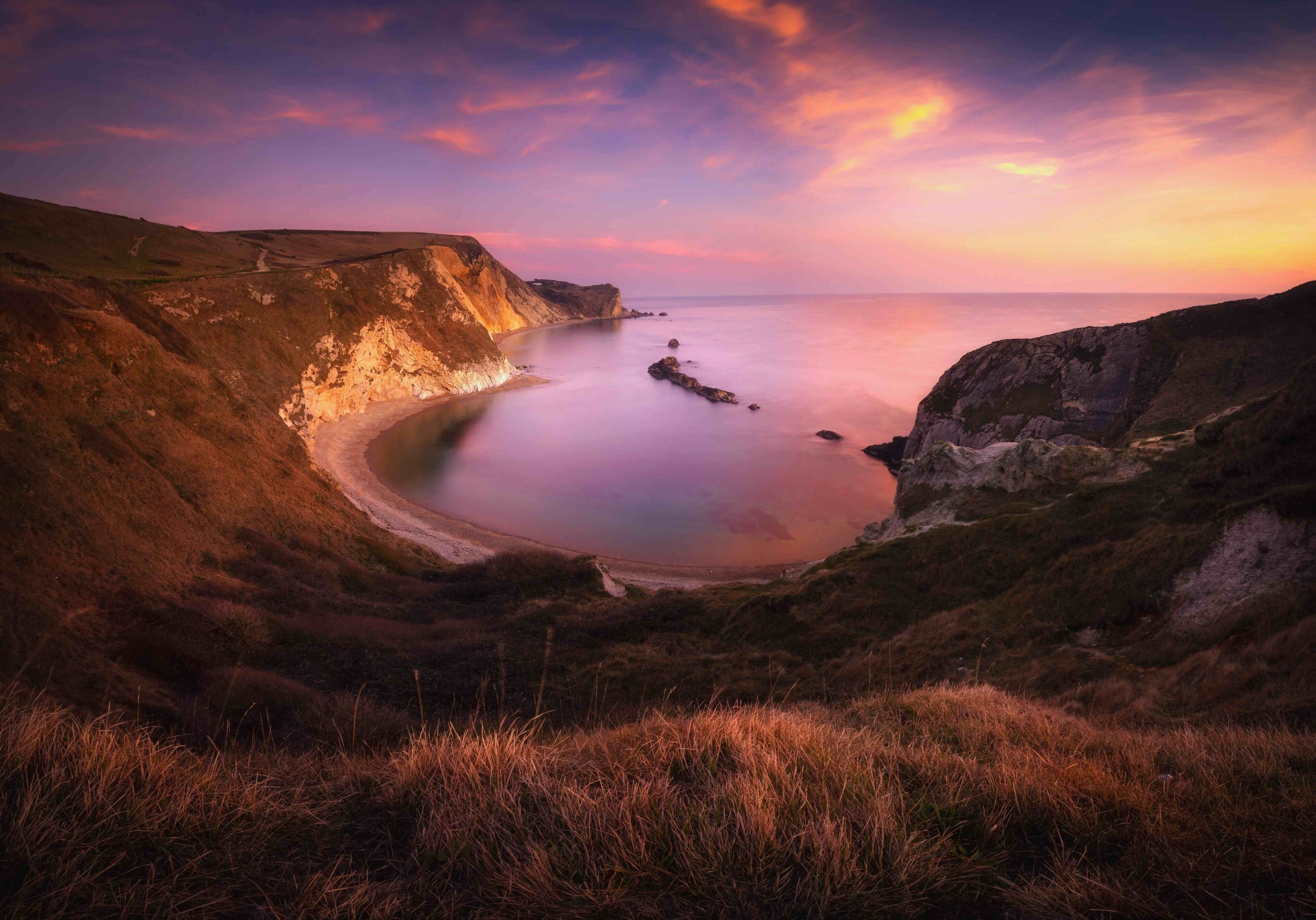 Heading down to the crowded beach at Durdle Door you get a nice view of the Man O'War Bay to the left. Hardly any risk of getting people in your shot when pointing your camera this way. Not the worst view either!
#BvS100k