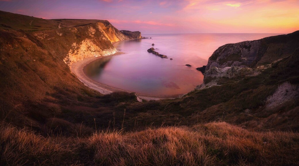Heading down to the crowded beach at Durdle Door you get a nice view of the Man O'War Bay to the left. Hardly any risk of getting people in your shot when pointing your camera this way. Not the worst view either!
#BvS100k