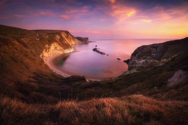 Heading down to the crowded beach at Durdle Door you get a nice view of the Man O'War Bay to the left. Hardly any risk of getting people in your shot when pointing your camera this way. Not the worst view either!
#BvS100k