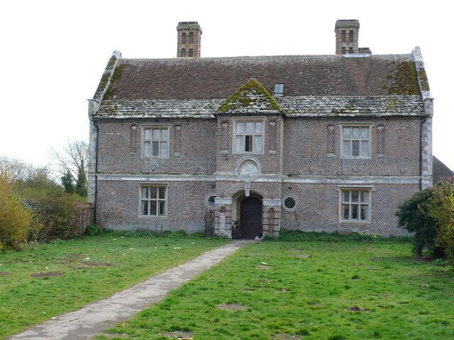 Thomas Hardy Locations, Tess of the d'Urbervilles Woolbridge Manor just north of Wool bridge on the River Frome is where in the novel Hardy placed Angel Clare and Tess for a few days after their wedding while Angel learnt the skills of milling at the mill across the river by Bindon Abbey. It was here where Tess confessed her loss of virginity and subsequent child with Alex d'Urberville and where Angel rejected her to go to Brazil. It is called Wellbridge in the novel