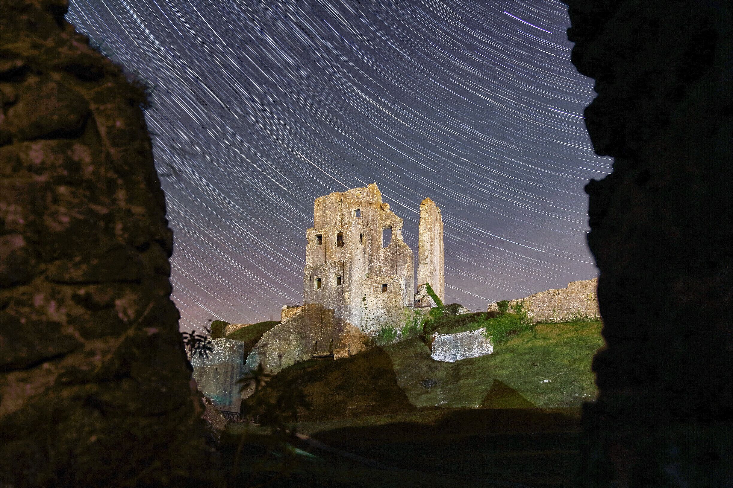 35 minutes of star trails over the ruins of Corfe Castle, Dorset. #InStone