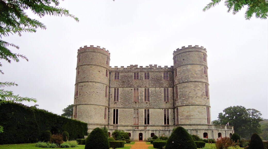 #LulworthCastle is such a stunning #Castle to visit. Not only for the castle itself but for the grounds too. The views from the top are amazing.
#StunningStructure
#LifeatExpedia
#architecture #History