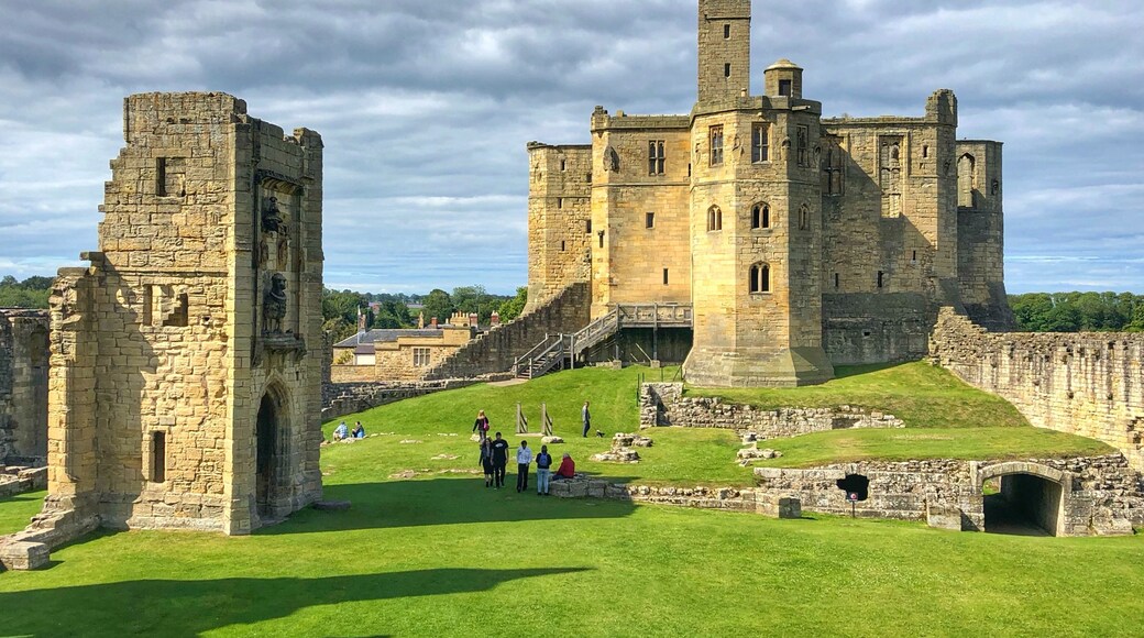 An impressive castle overlooking the pretty village of Warkworth on the Coquet river in Northumberland.
Although a ruin there is lots to see with some impressive views across the countryside from the keep.