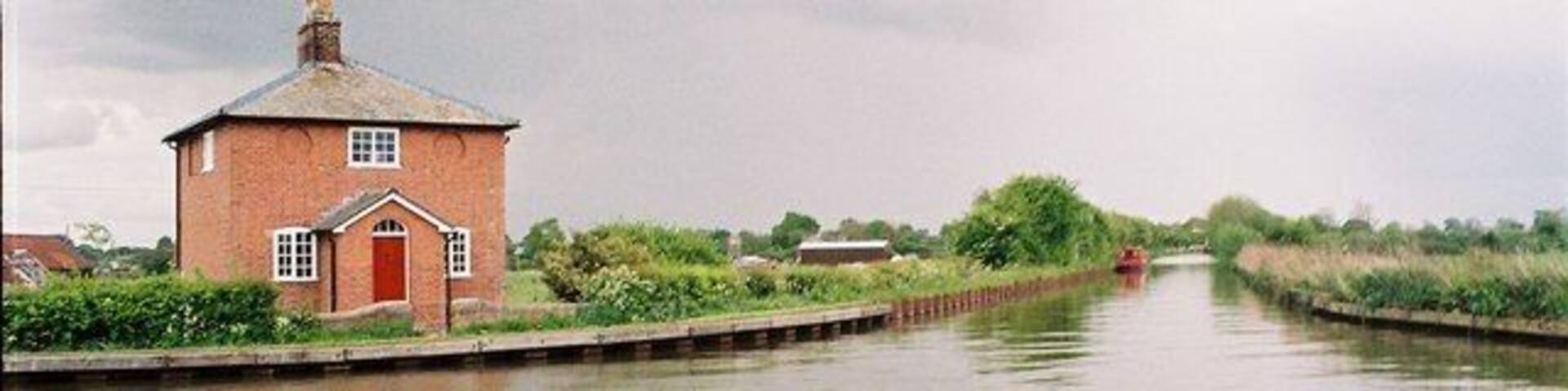 Llangollen Canal - Prees Branch. Looking SE down the branch from the main canal