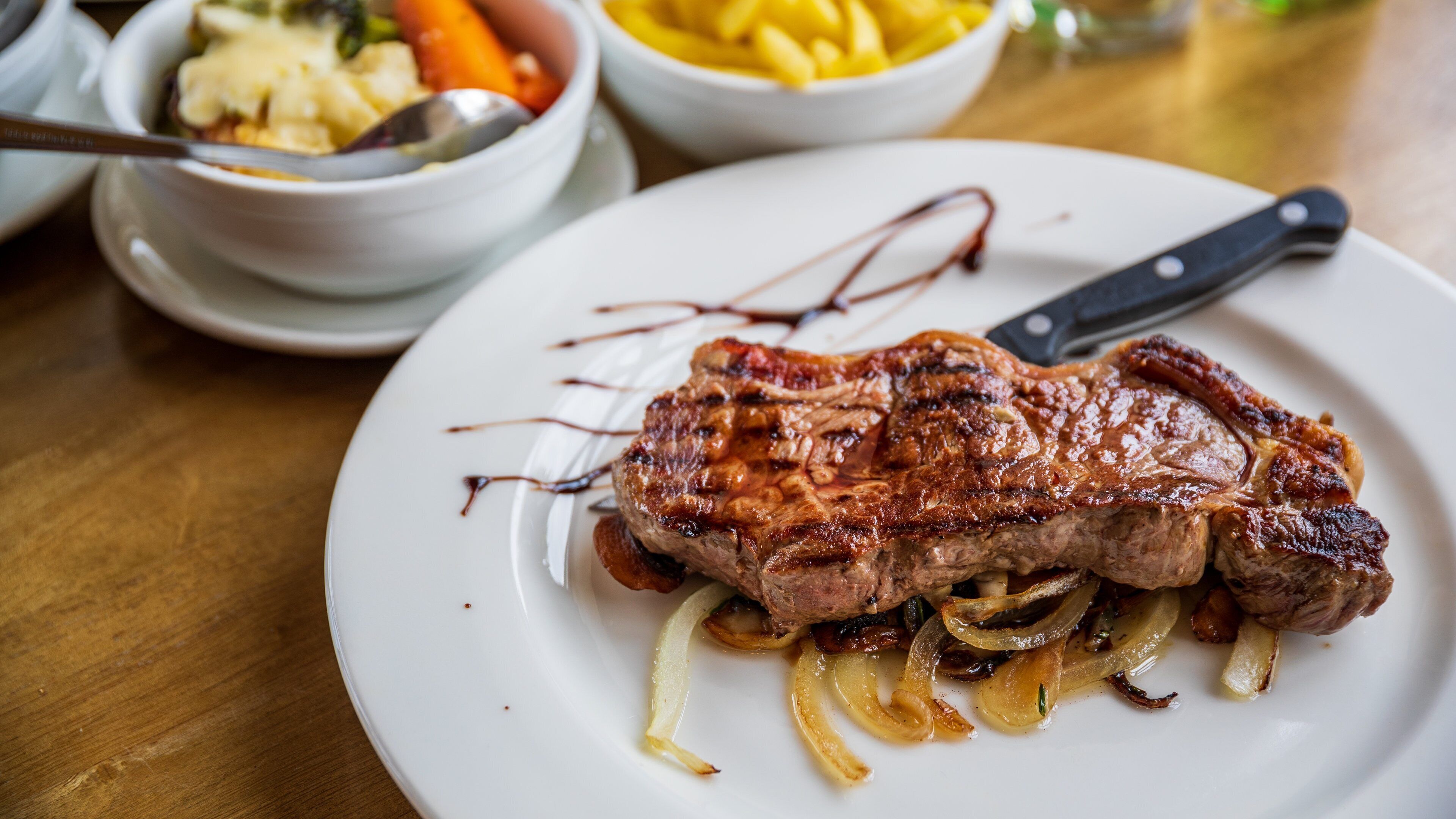 Ballycastle showing food and dining out