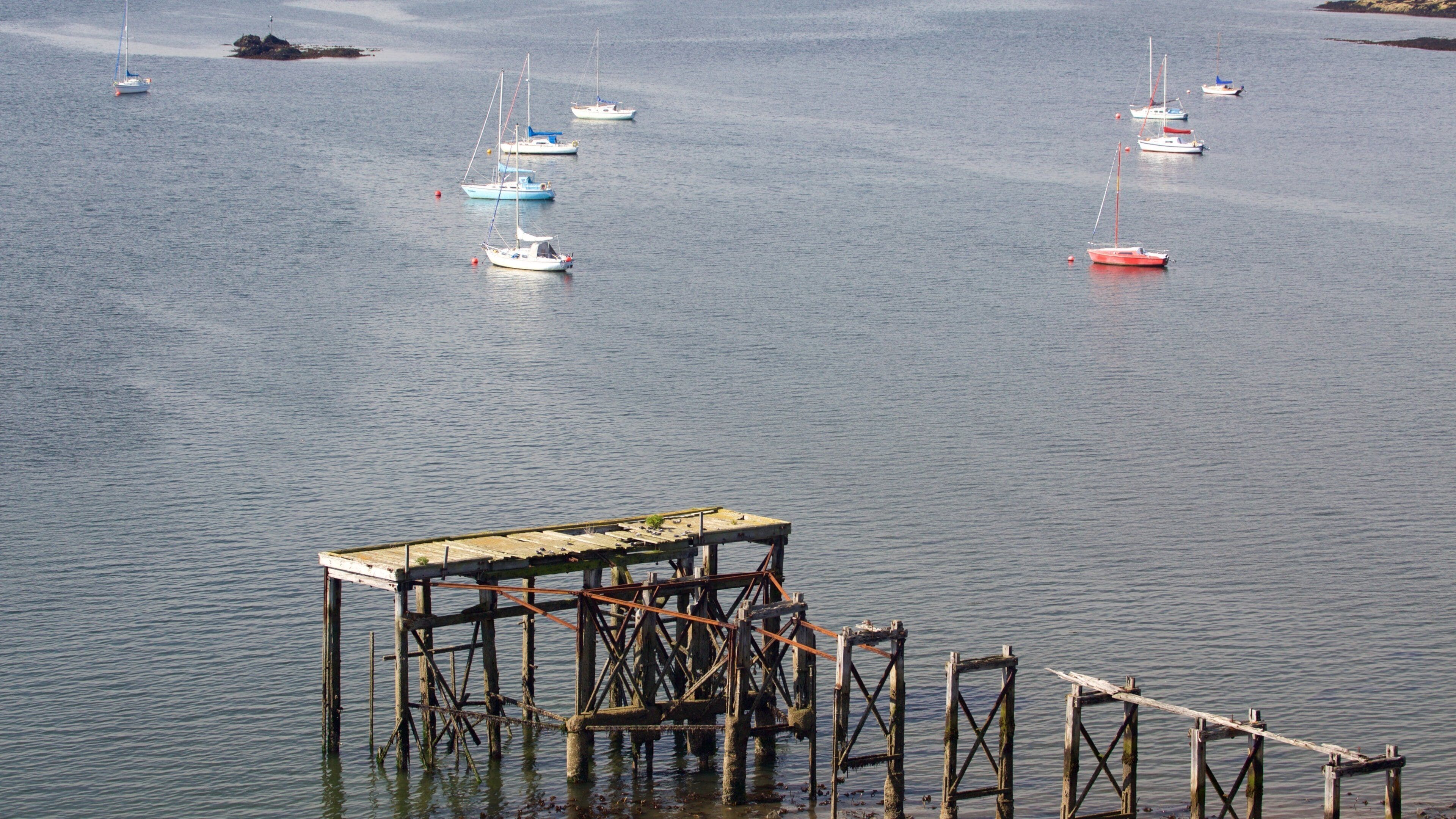 Aberdour cho thấy thuyền buồm và cảnh bờ biển