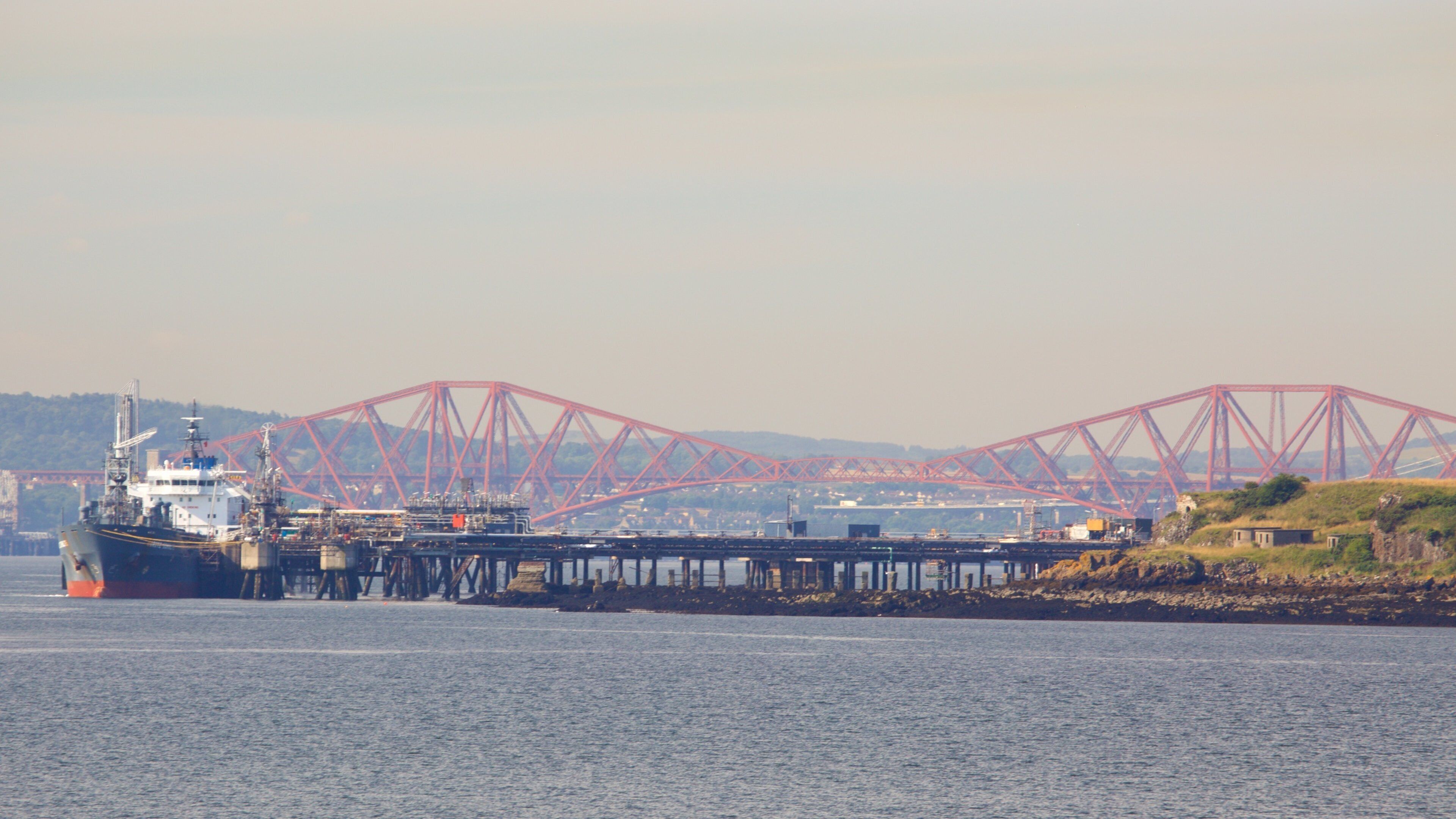 Aberdour có tính năng chèo thuyền và cảnh bờ biển