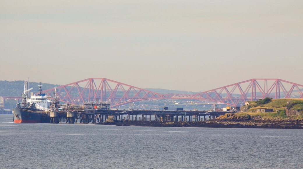 Aberdour có tính năng chèo thuyền và cảnh bờ biển