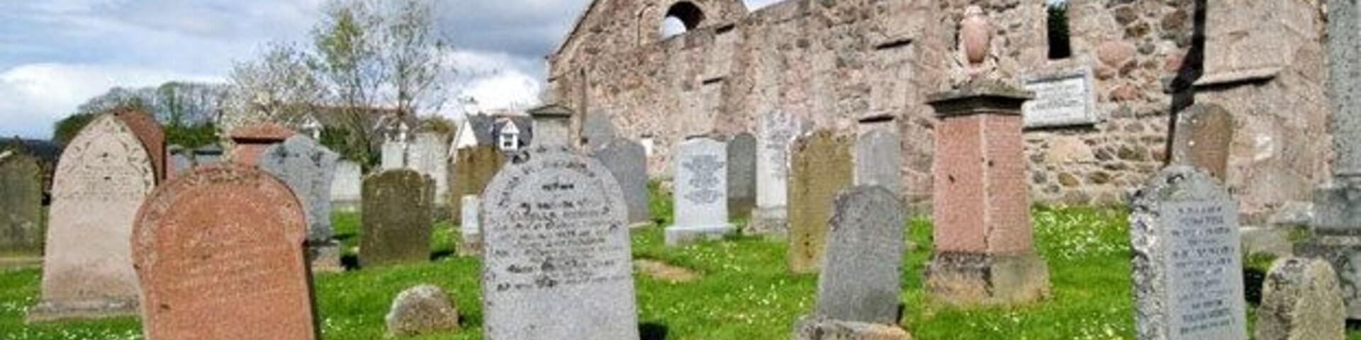 Ancient Church, Kincardine O'Neil. This ruined church dates back to the 12th Cent and was adjacent to a hospice founded by Alan of Durward. It lies on the old road between Mar and Strathmore and was located at a strategic ford and ferry across the Dee. Edward 'Longshanks' camped in the adjacent field on one of his campaigns to hammer the Scots.