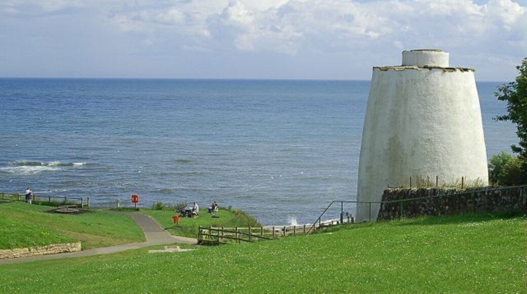 Crail Doocot By the east end of the village this large Doocot stands by the Den Burn close to the shore.