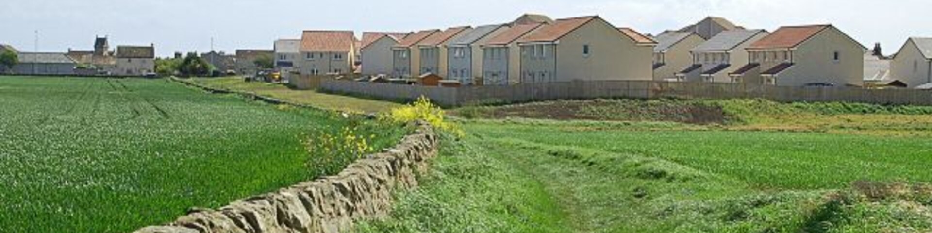 Towards Anstruther The Cellardyke end of the Pitkierie path.