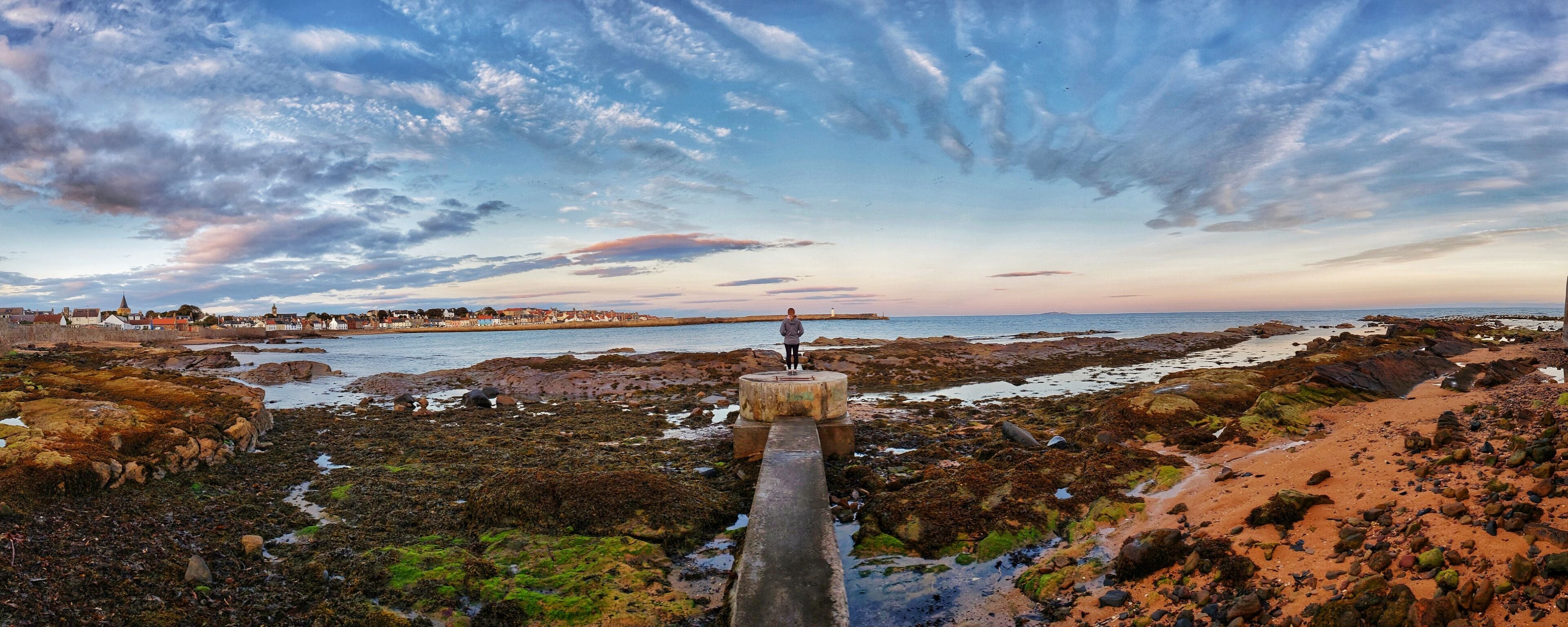 Sunset in Anstruther Scotland 🏴󠁧󠁢󠁳󠁣󠁴󠁿
#adventure 
#Scotland #Anstruther #sunset #shoreline 
#beach