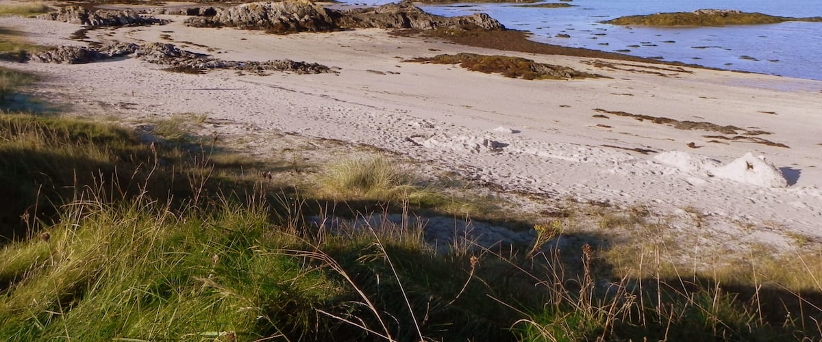 A beautiful empty beach in an absolutely beautifulyl remote area of the Scottish Highlands with the Isles of Eigg, Muck and Rum visible on the horizon.
Located just off the main road from Fort William to Mallaig. A perfect place to rest and view the amazing scenery if you if you are a little early for the ferry to the Isle of Skye.
#lifeatexpedia, #beach