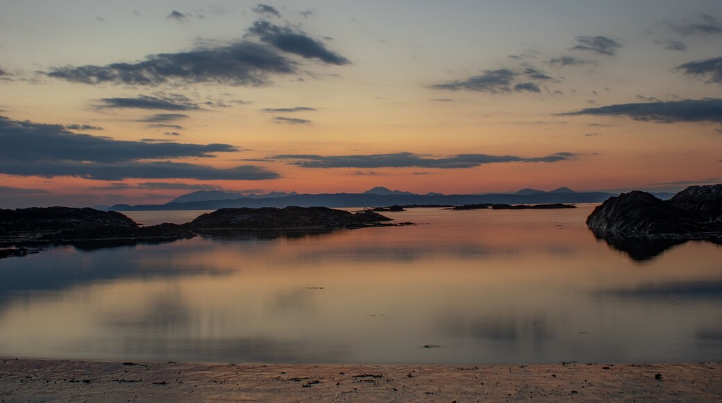 Sunsetting behind the distant Cullins (Isle of Skye) from Silversands