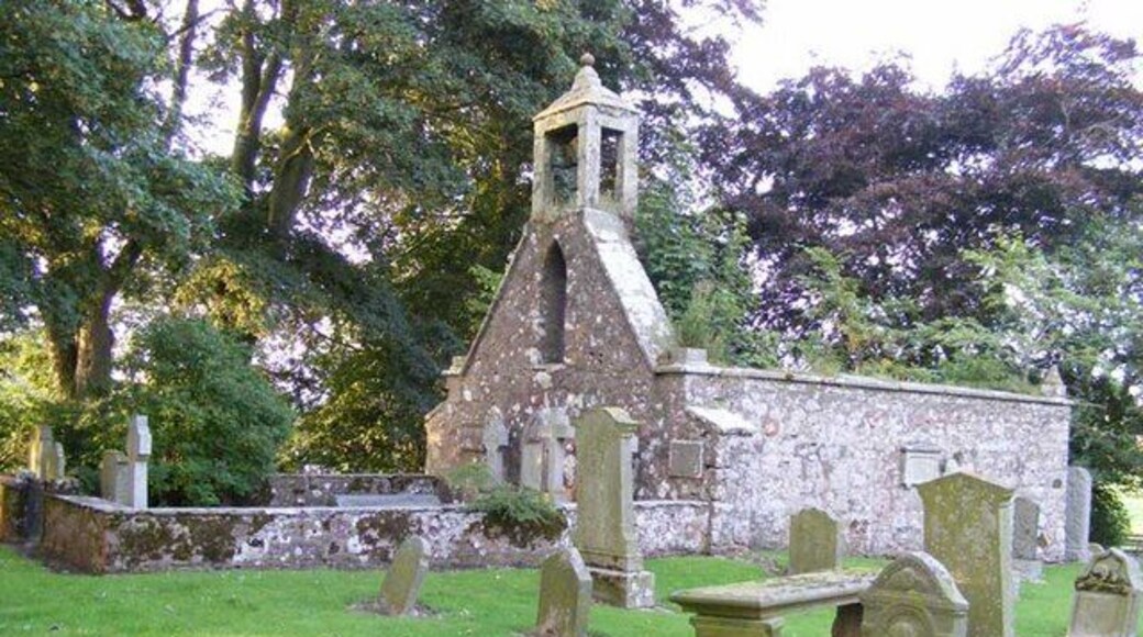 Quothquan church ruins and churchyard Quothquan church, located behind the new village hall, fell into disuse after the parish merged with Libberton and was used as a school room from 1724. About 1784 the building fell into a ruinous state and used as a family burying-place by the Chancellor family of Shieldhill. The bell in the tower dates from 1641.