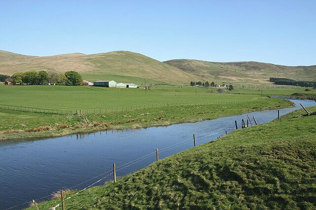 The River Clyde near Abington Cold Chapel Farm is in the background.