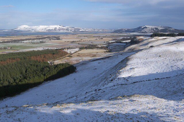 Cleish Hills ridge This is the eastern end of the Cleish Hills, looking along to Nivingstin Craigs. Beyond in the same line is Benarty Hill. On the skyline to the left, West Lomond and Bishop Hill shine above Loch Leven in the sunshine.