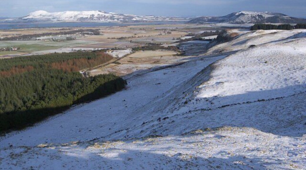 Cleish Hills ridge This is the eastern end of the Cleish Hills, looking along to Nivingstin Craigs. Beyond in the same line is Benarty Hill. On the skyline to the left, West Lomond and Bishop Hill shine above Loch Leven in the sunshine.
