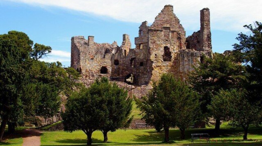 Dirleton Castle Castle built in the 13th and rebuilt in the 14th century.